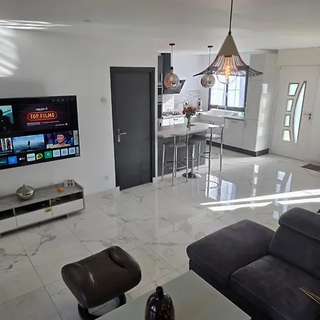 Marie Villa